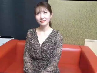 白衣牛仔短裤少妇啪啪，翘起屁股口交摸逼后入抽插猛操